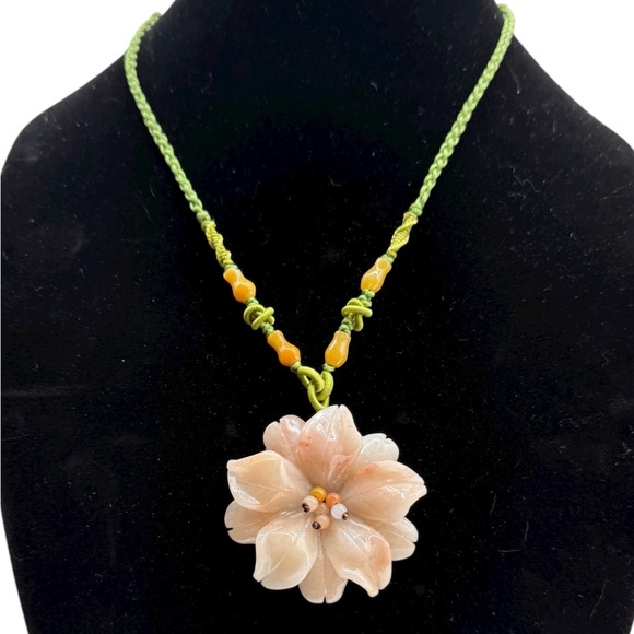 Vintage Jewelry - Vintage Floral Pendant Necklace Peach Jade Macrame Necklace 14”-26”